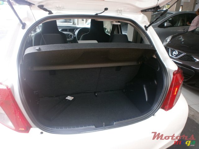 2013' Toyota Vitz Japan photo #4