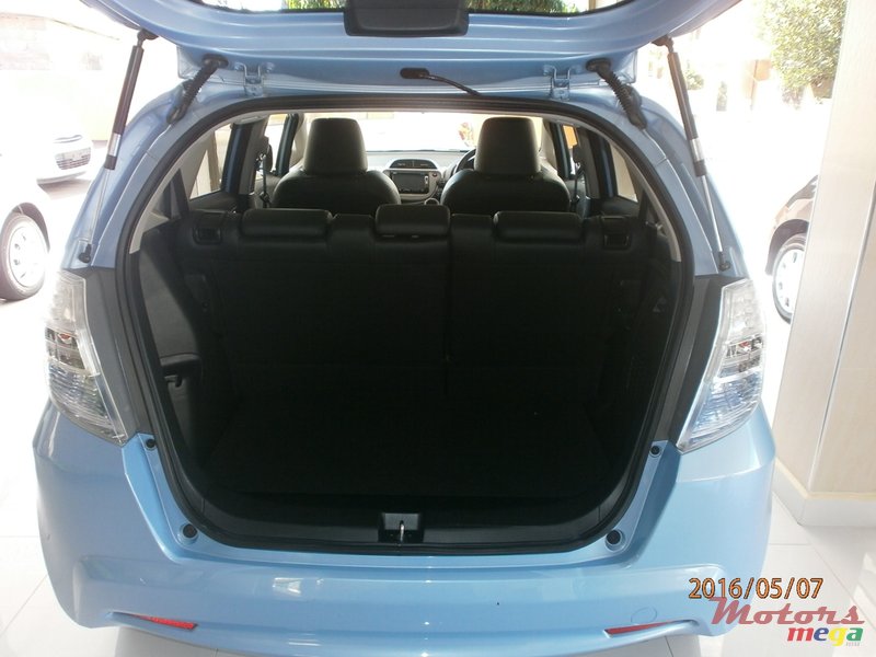 2012' Honda Fit hybrid photo #5