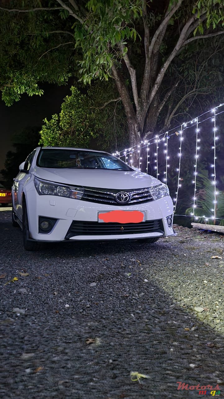 2015' Toyota Corolla photo #2
