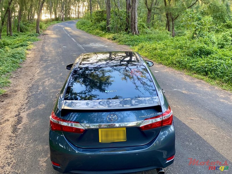 2017' Toyota Corolla Alloy rims, full option photo #4