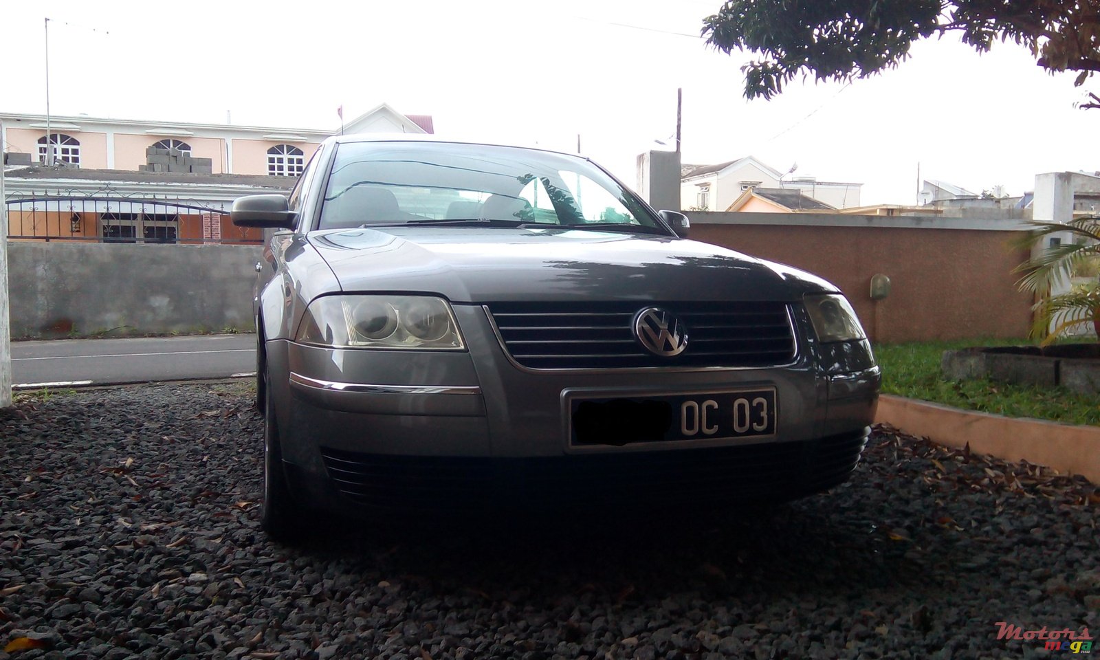 2003' Volkswagen Passat Sedan photo #1