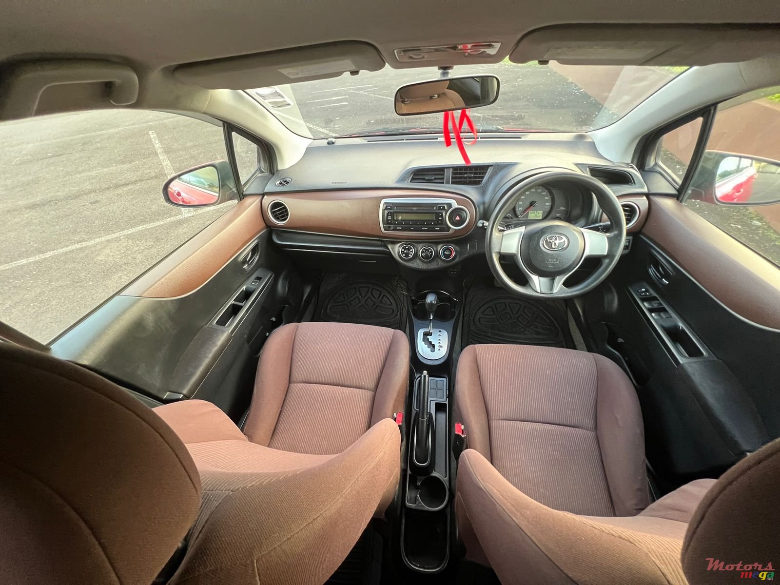 2011' Toyota Vitz photo #5