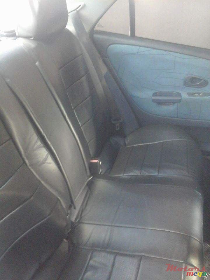 2000' Mitsubishi Carisma photo #4