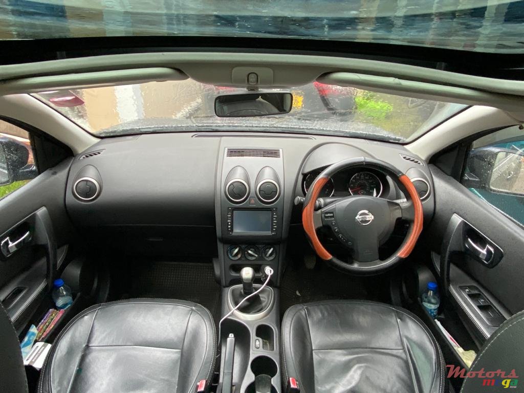 2013' Nissan Qashqai+2 photo #2