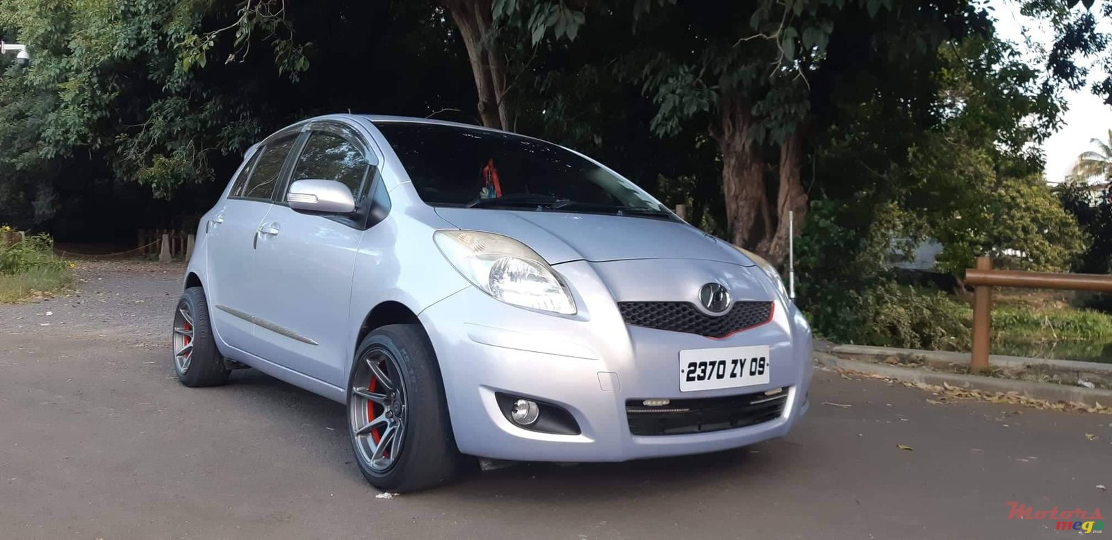 2009' Toyota Vitz photo #6