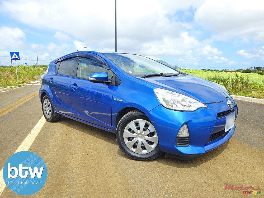 2013' Toyota Aqua photo #1