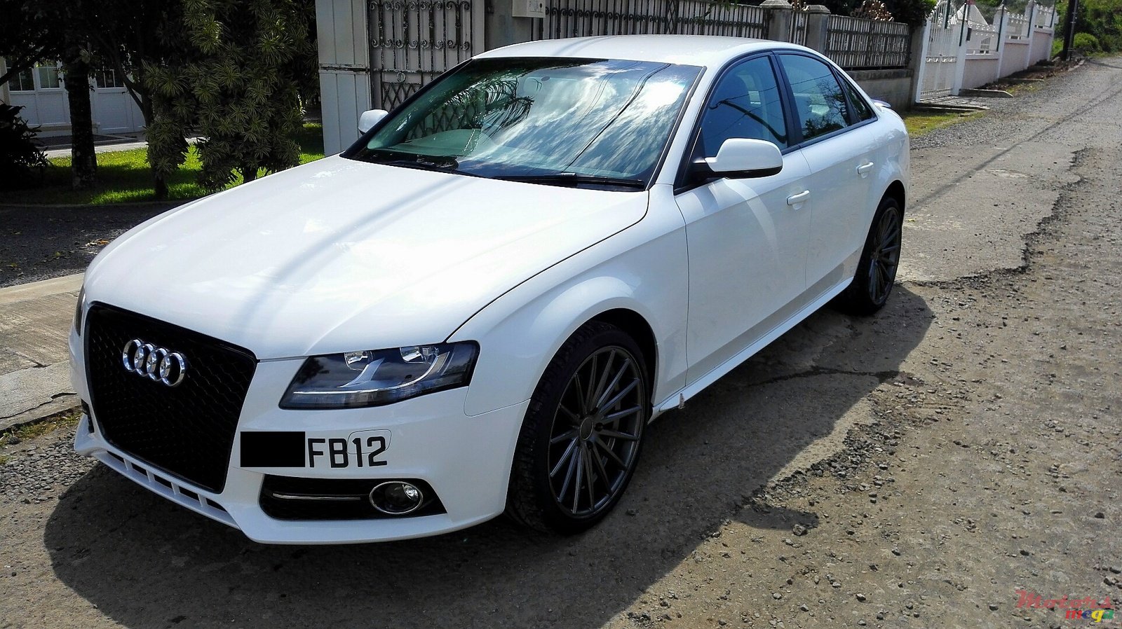 2012' Audi A4 photo #1