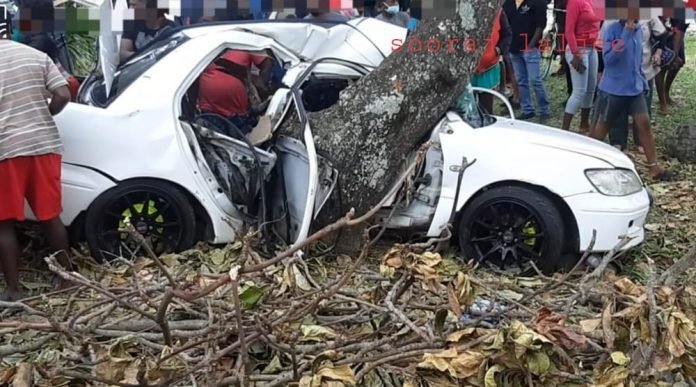 Violente sortie de route d’une voiture à Baie-du-Cap : le chauffeur de 28 ans décède sur le coup