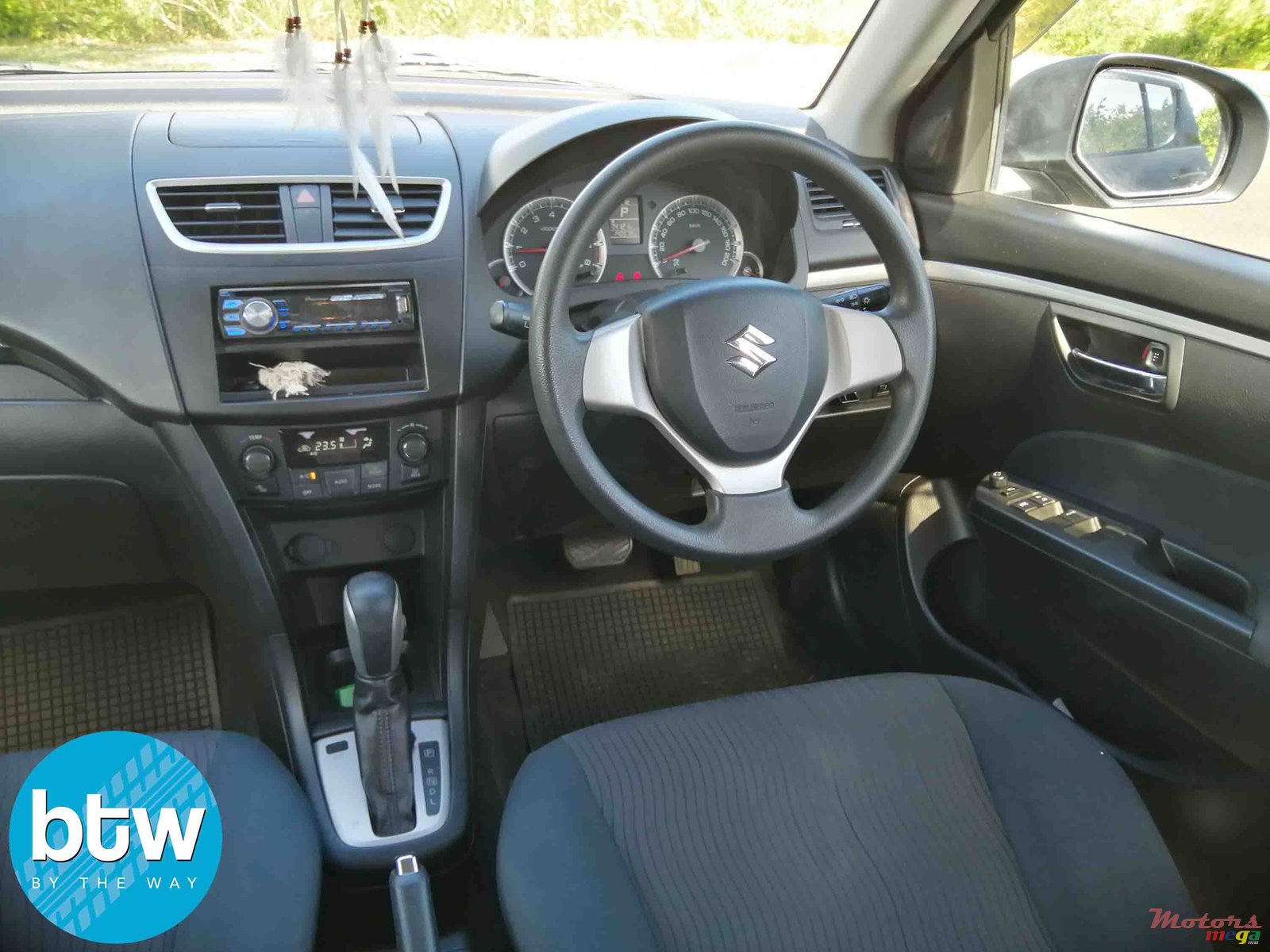 2012' Suzuki Swift photo #6