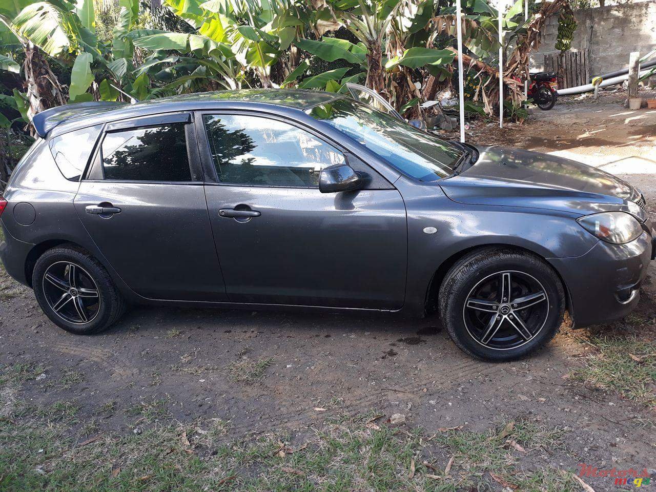 2005' Mazda Axela photo #1