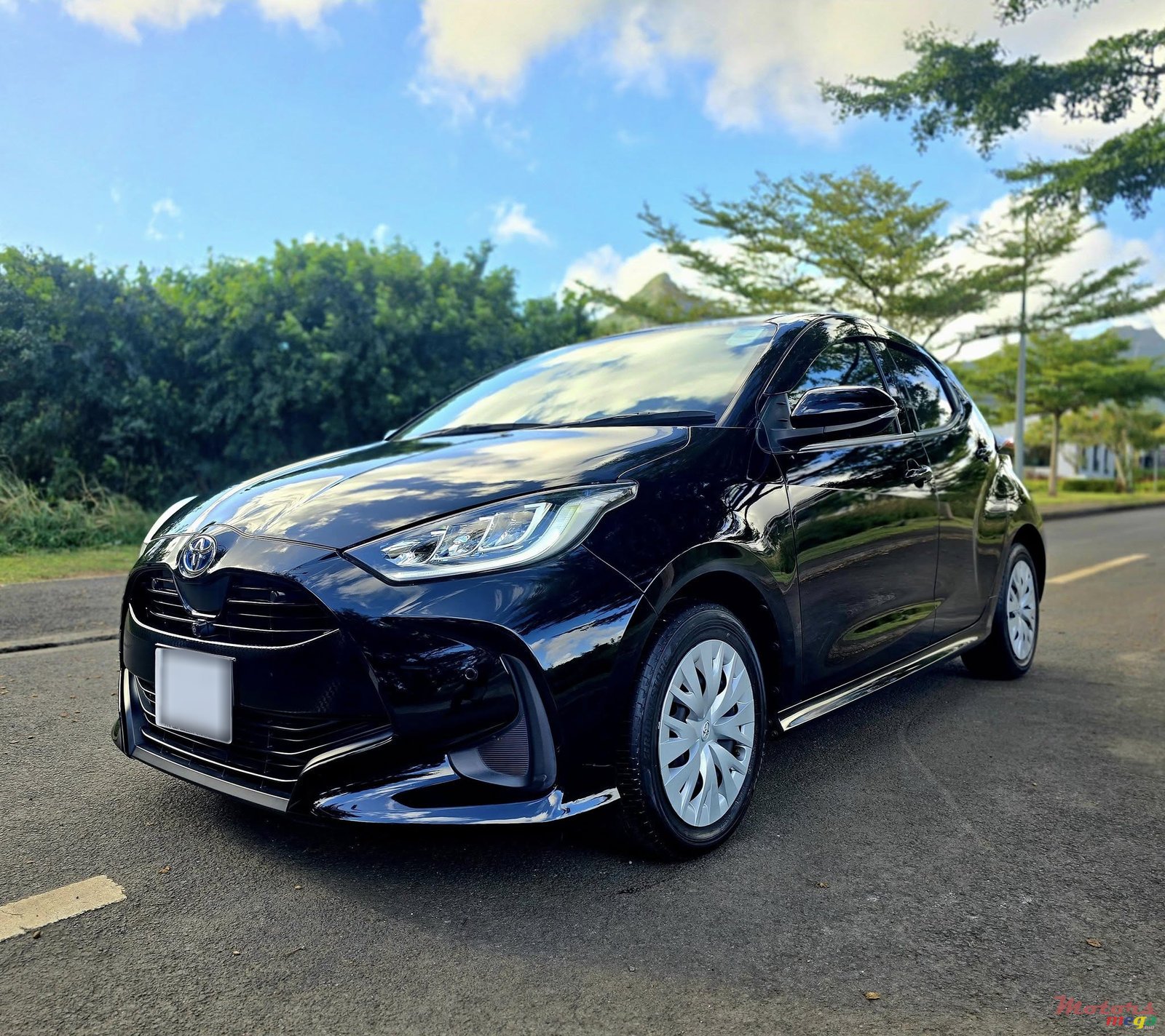 2021' Toyota Yaris photo #2