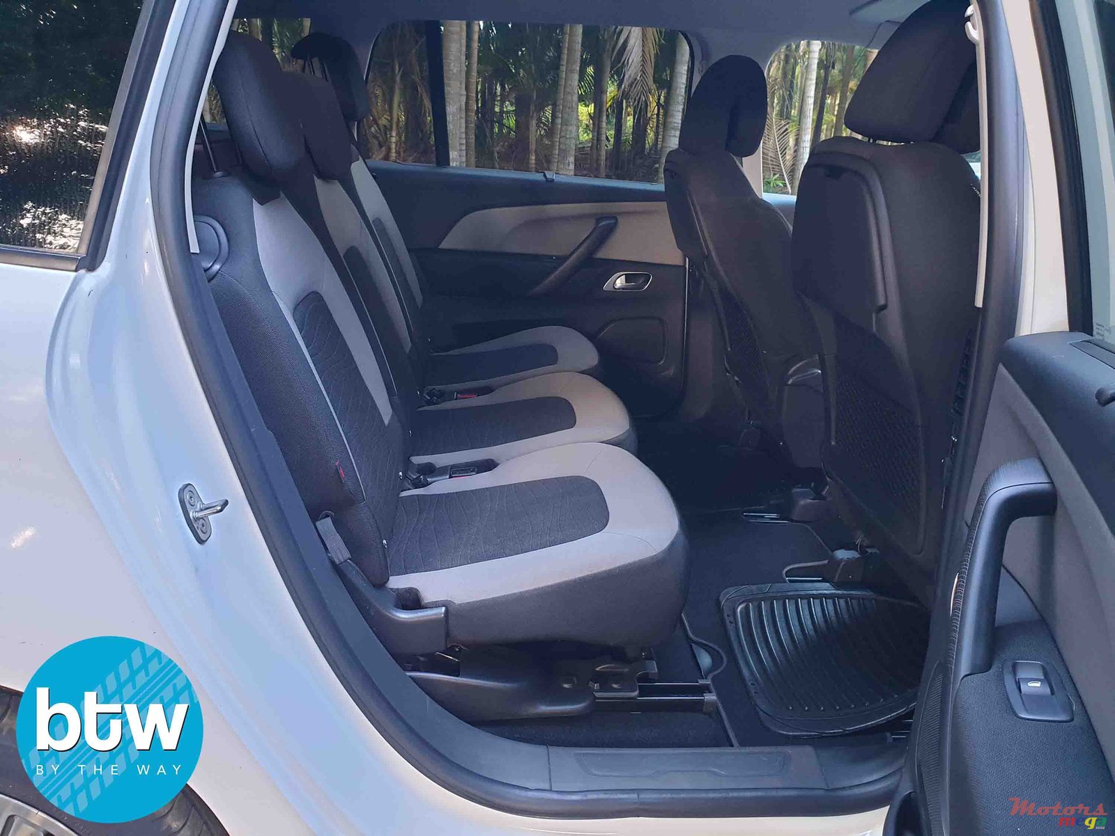 2014' Citroen C4 Picasso B78 photo #3