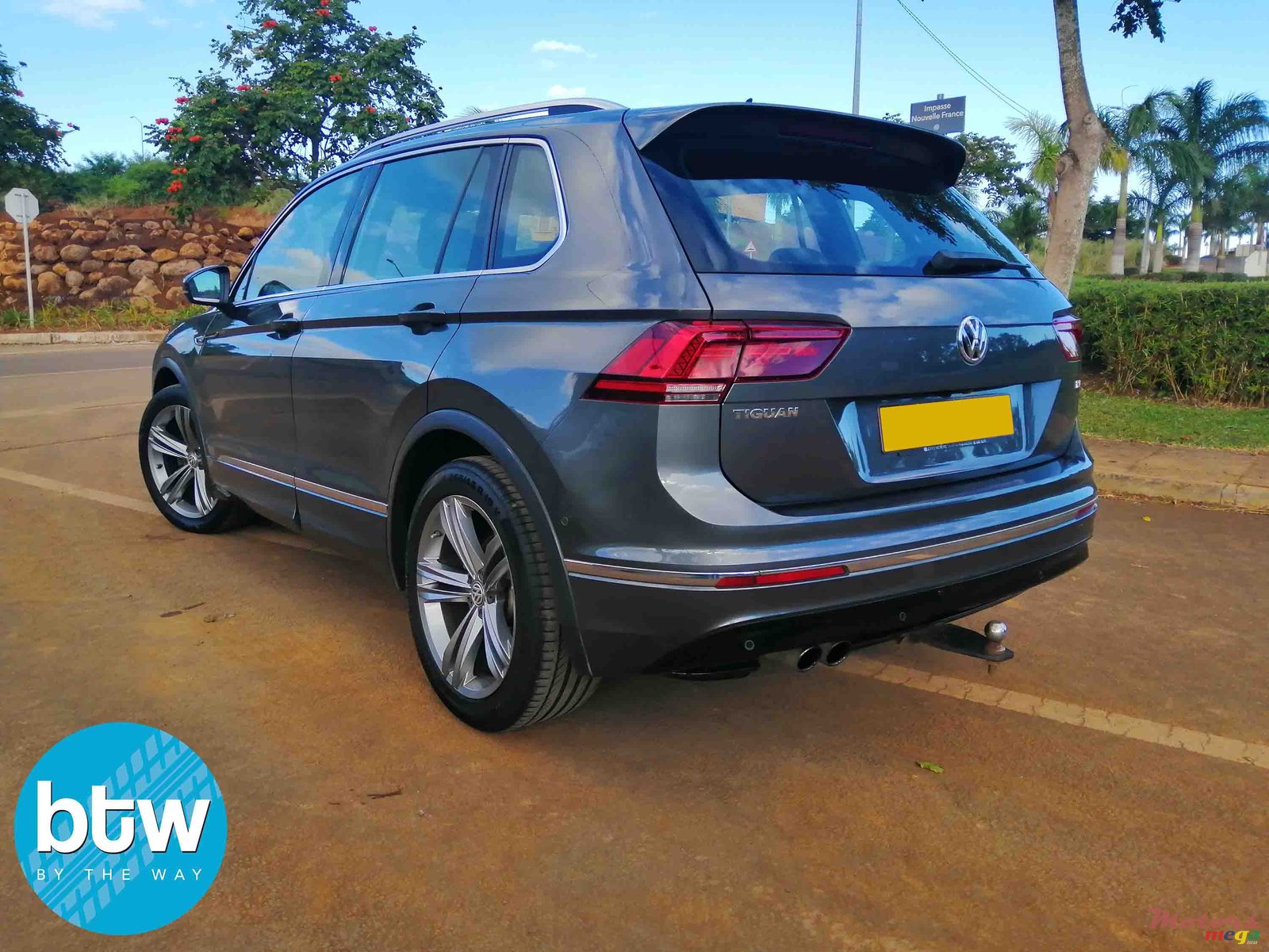 2017' Volkswagen Tiguan photo #3