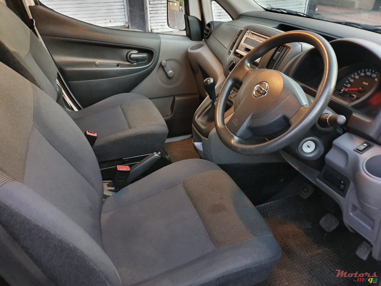 2016' Nissan NV photo #2