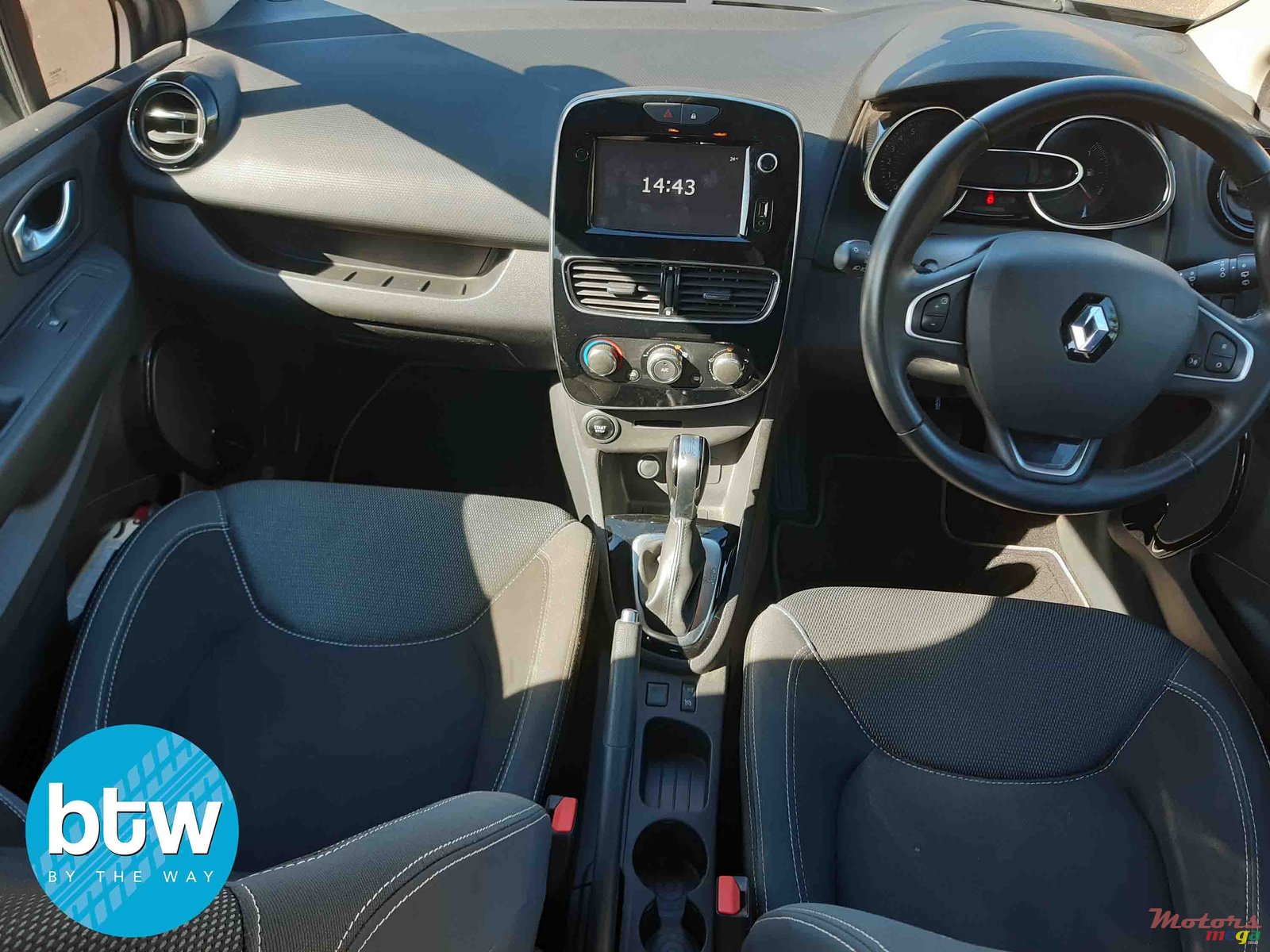 2017' Renault Clio 4 Zen Turbo photo #5