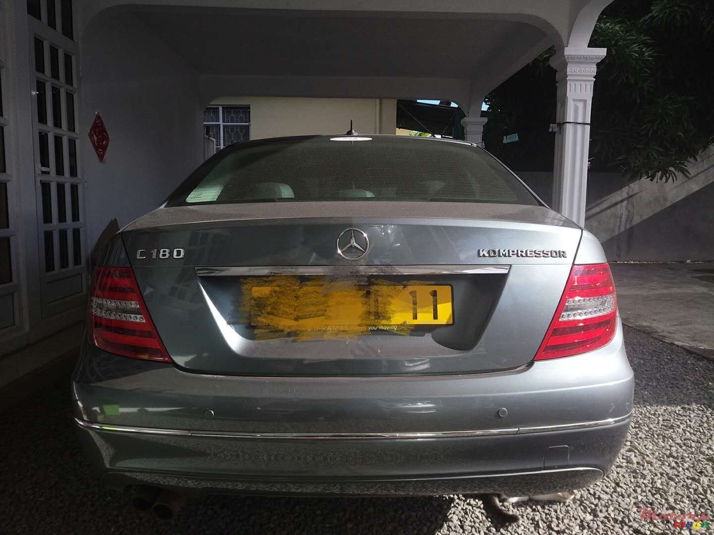 2011' Mercedes-Benz C-Class photo #2