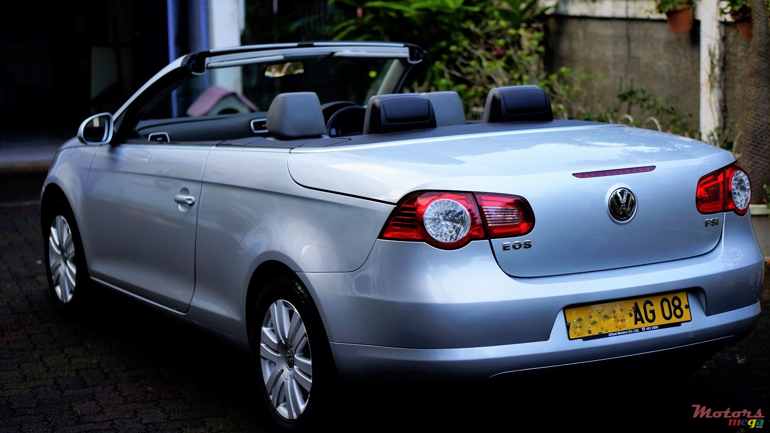 2008' Volkswagen Eos photo #2