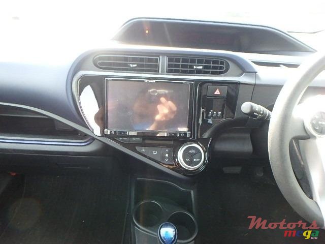 2016' Toyota Aqua photo #6