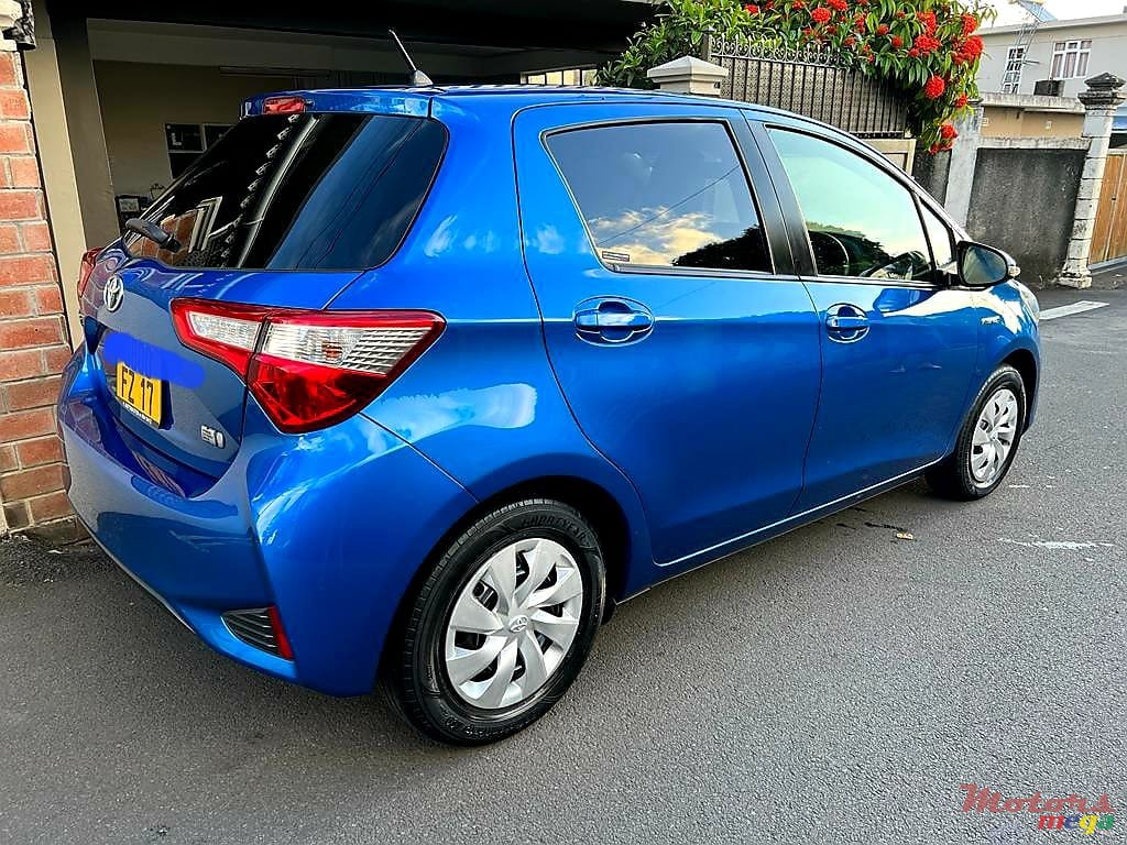 2017' Toyota Vitz Hybrid photo #3