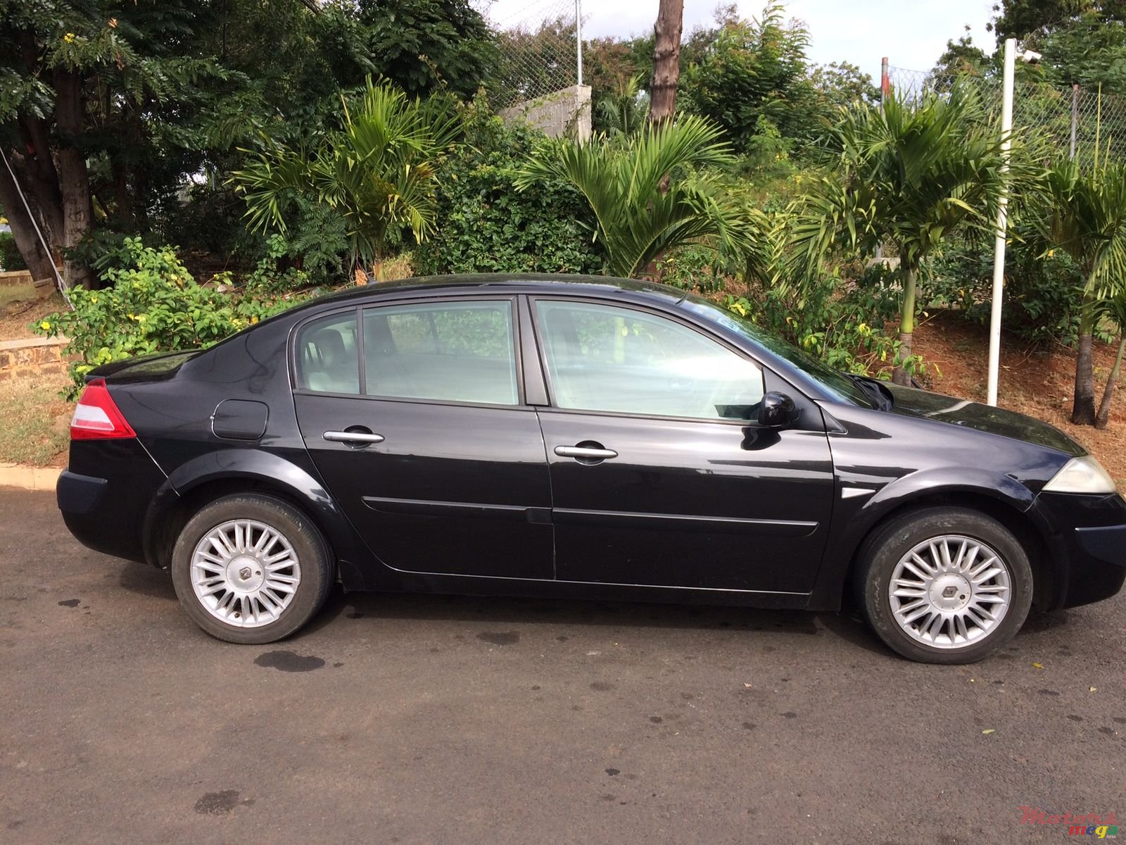 2007' Renault Megane 2 photo #1