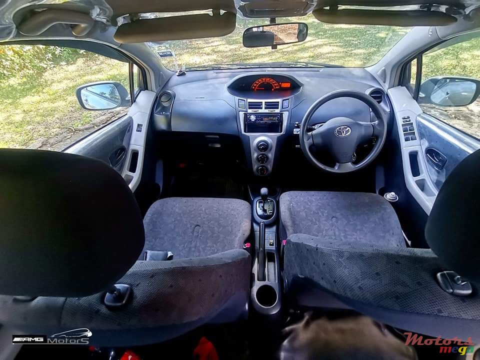 2008' Toyota Vitz photo #6