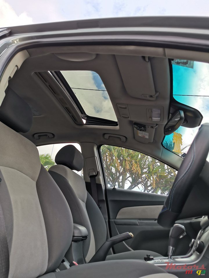 2009' Chevrolet Cruze LT photo #7