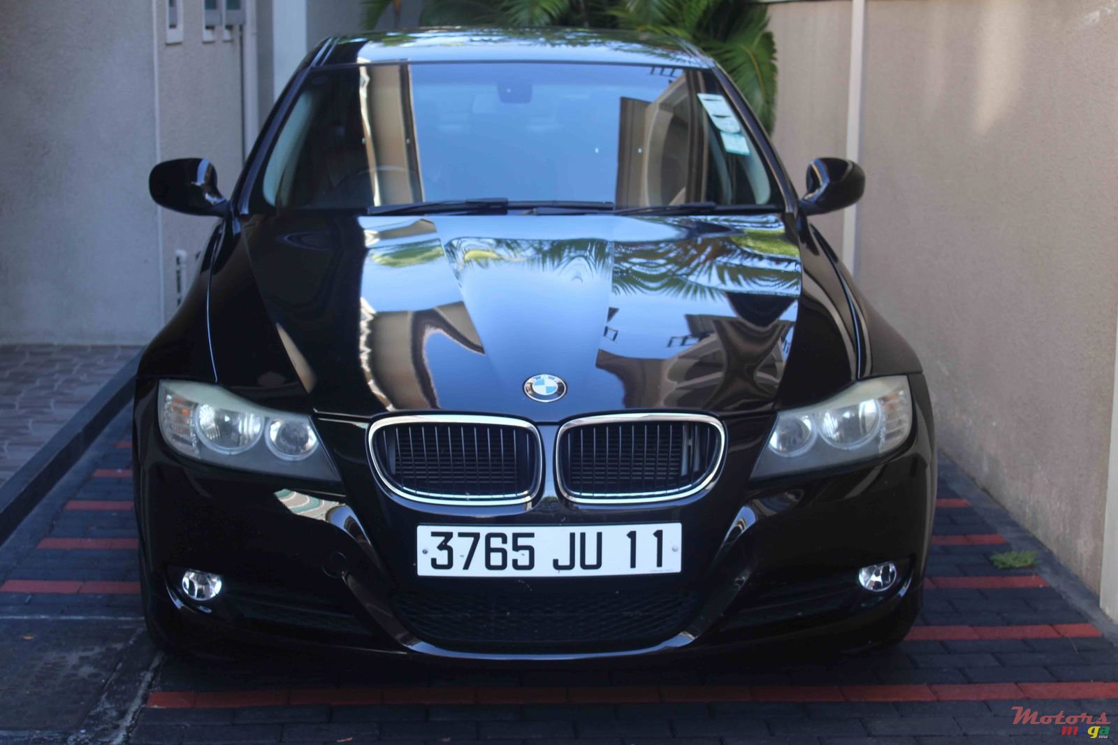 2011' BMW 320 photo #1