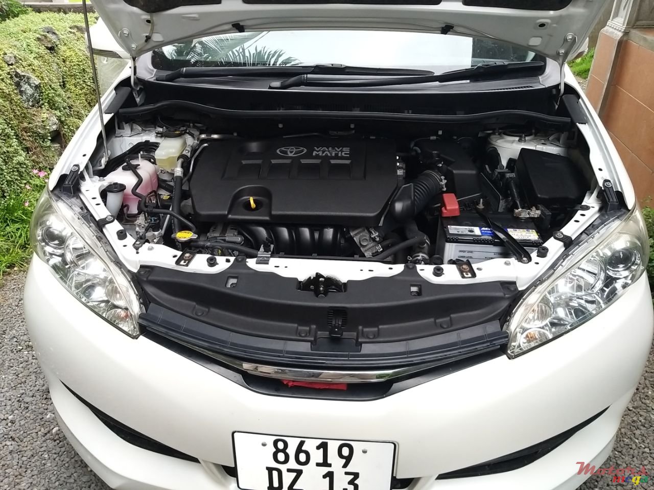 2013' Toyota Vitz Wish photo #2