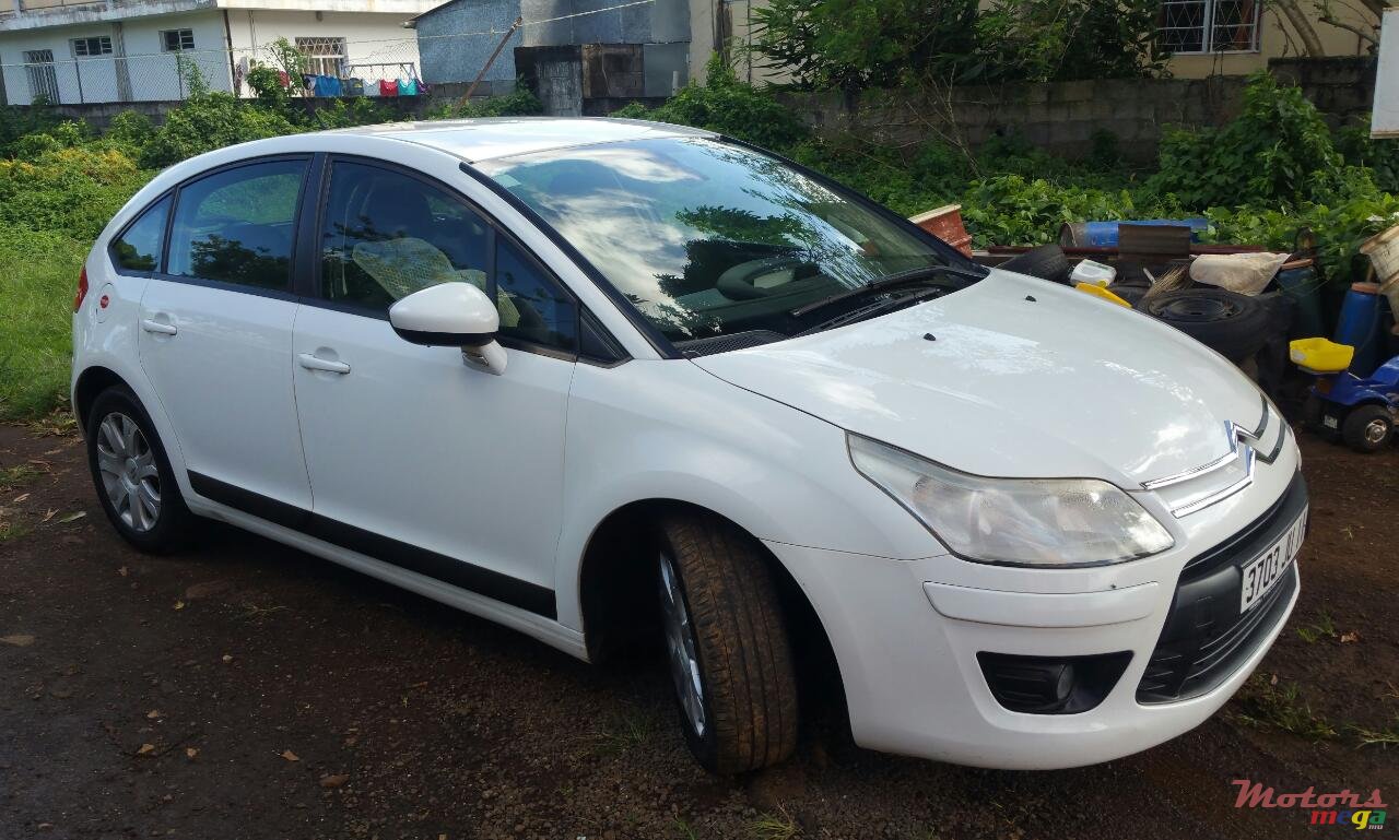 2011' Citroen C4 photo #3