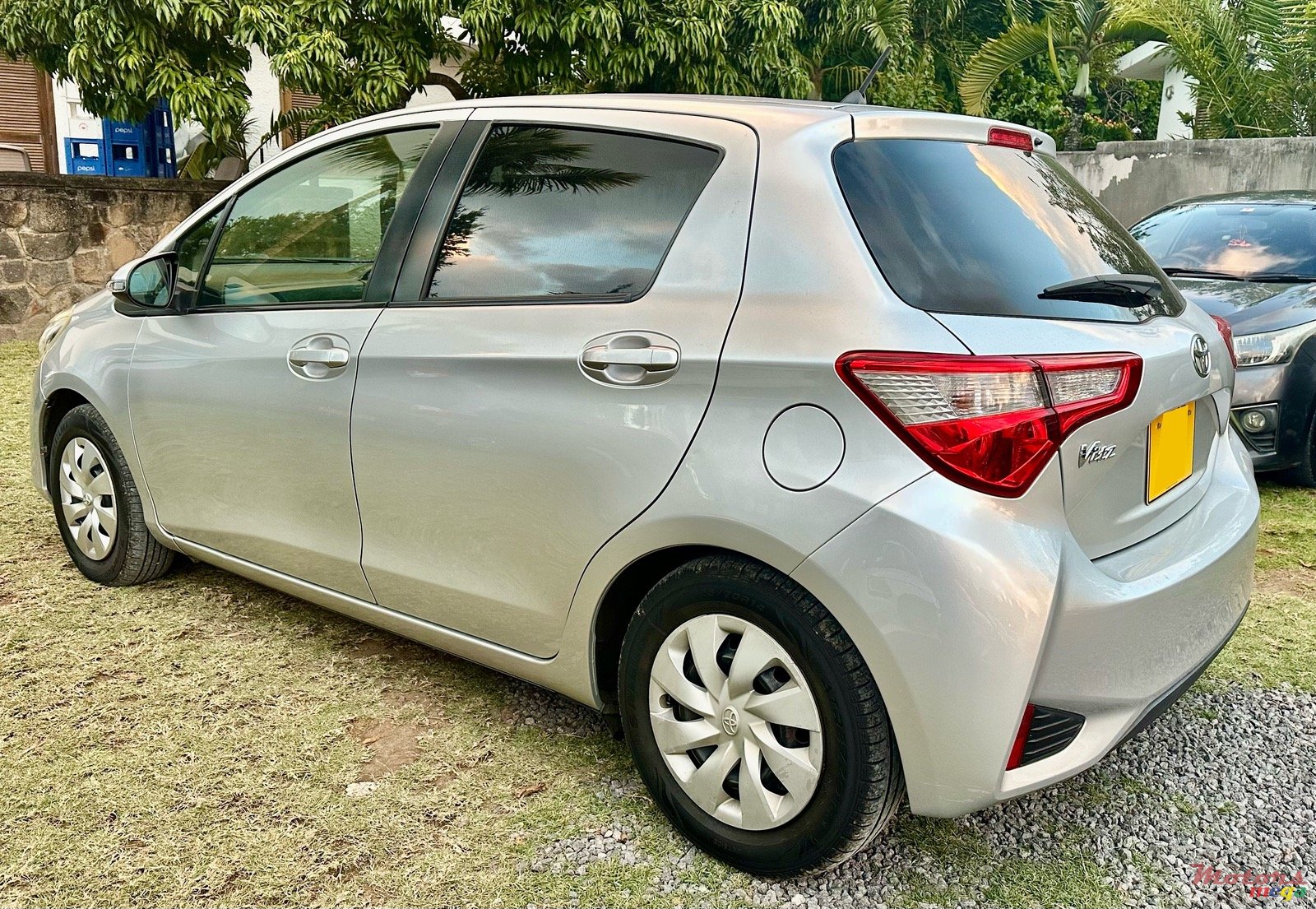 2017' Toyota Vitz photo #2