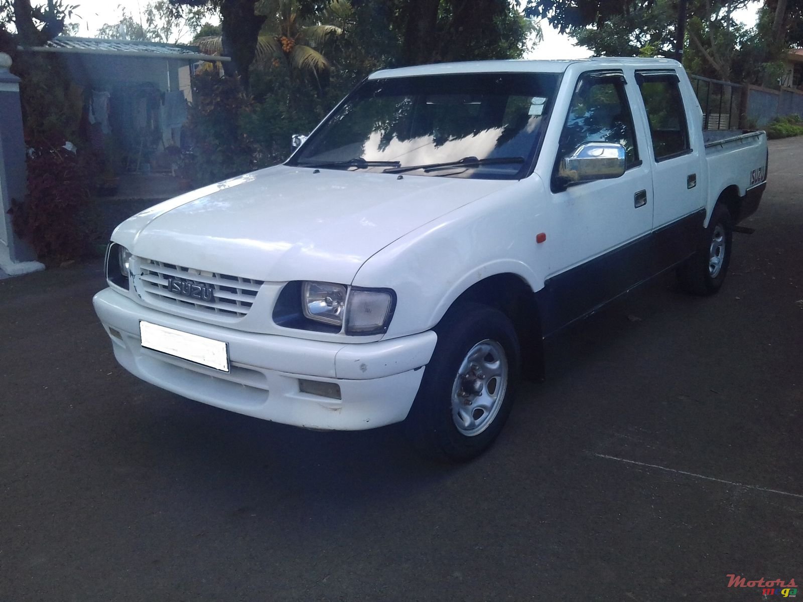 1998' Isuzu LS (Japan) 4x2 photo #1