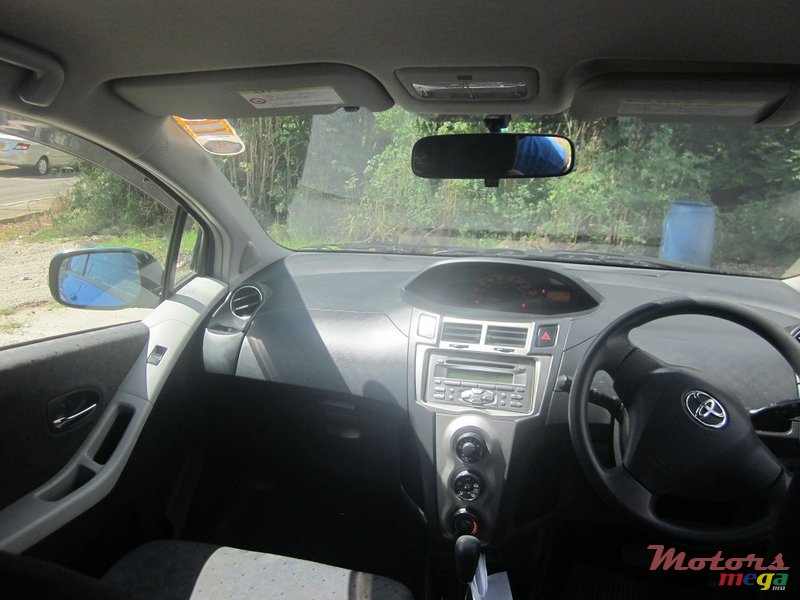 2009' Toyota VITZ photo #5