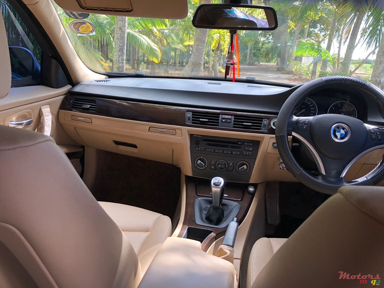 2010' BMW 3 Series Sedan 316i photo #4