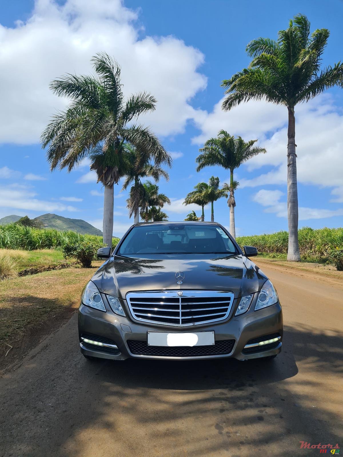 2013' Mercedes-Benz E250 automatic photo #3