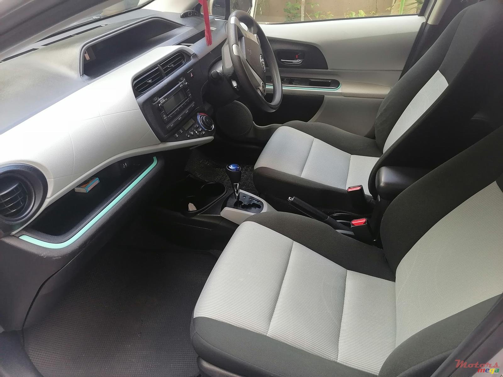 2013' Toyota Aqua photo #5