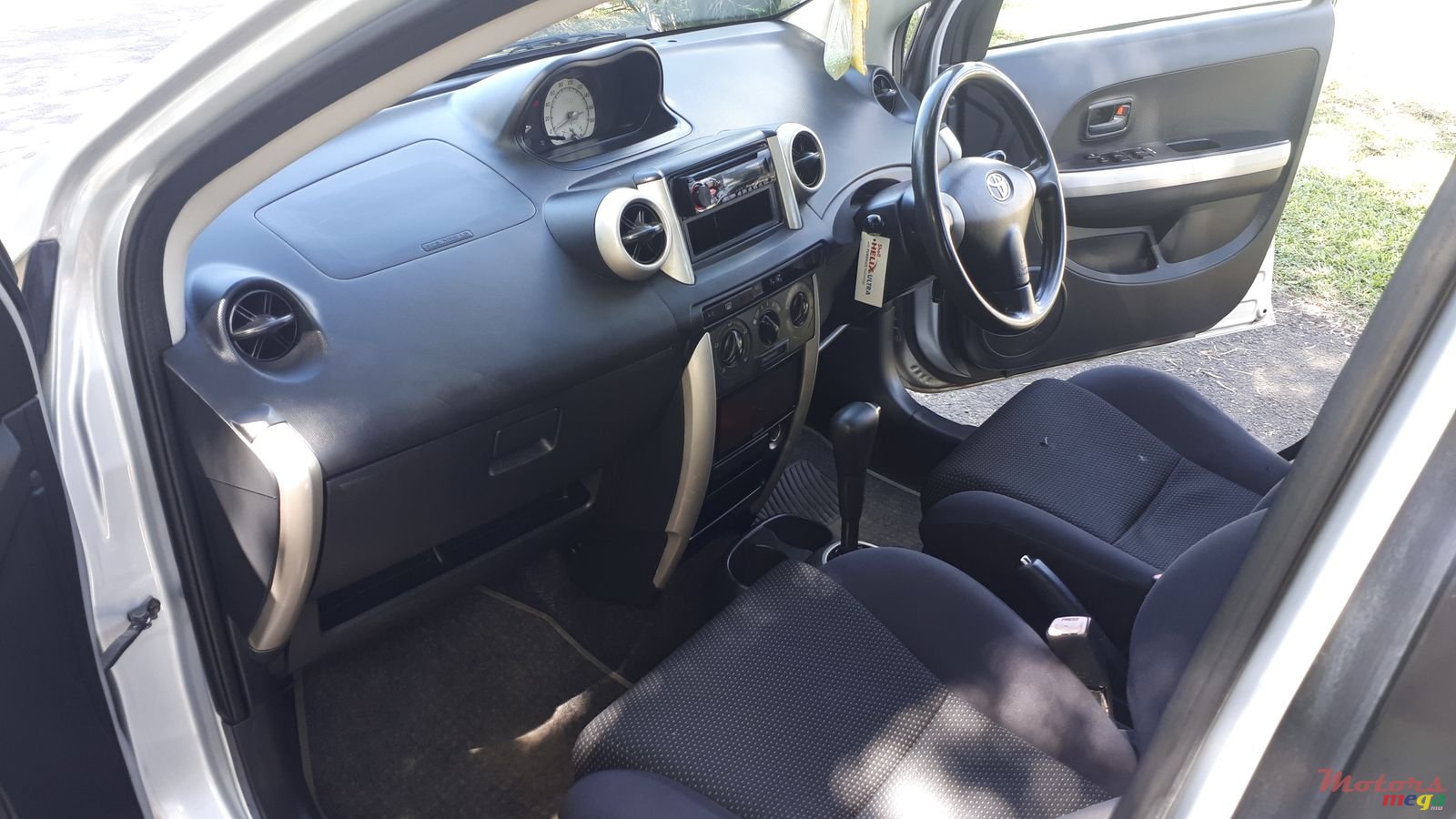 2005' Toyota IST photo #5