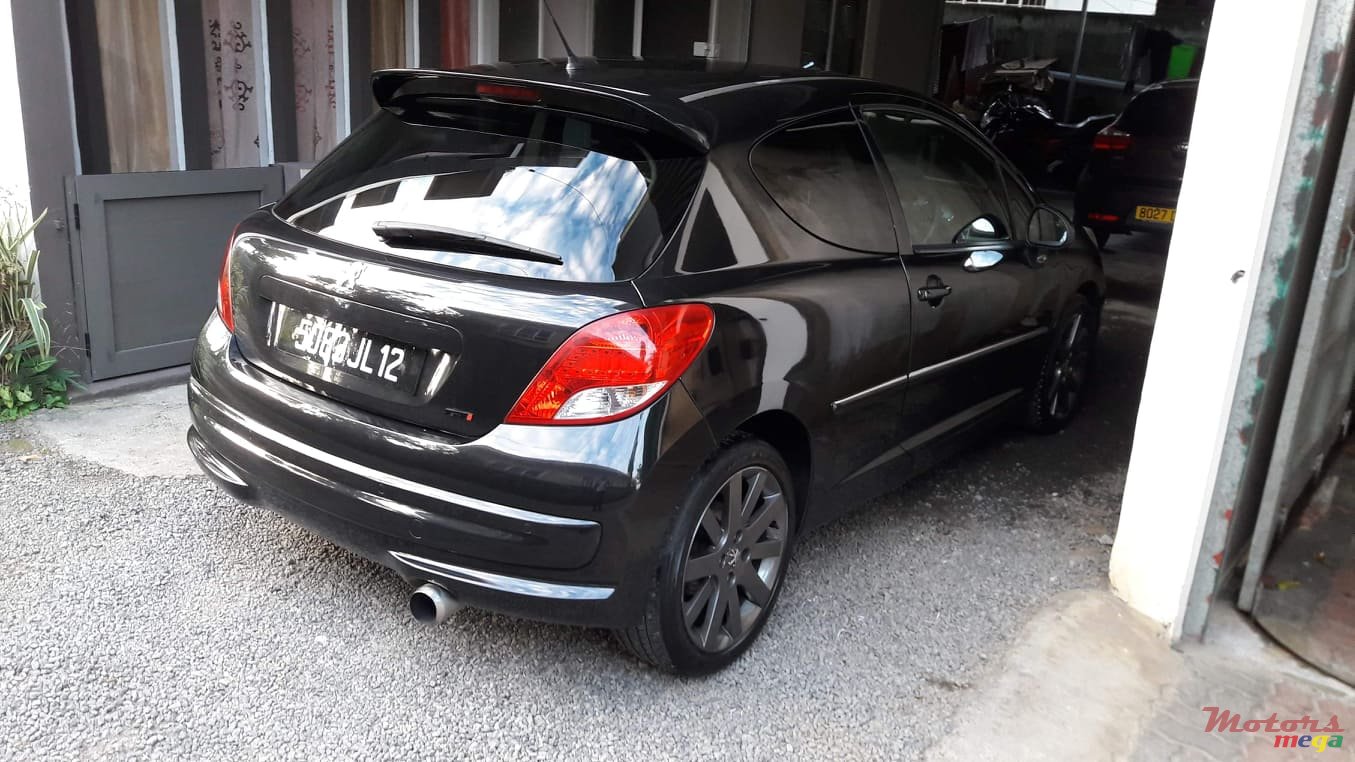 2012' Peugeot 207 GTI photo #2