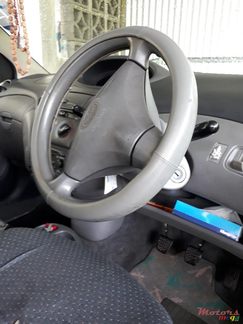 2000' Toyota Vitz no photo #3
