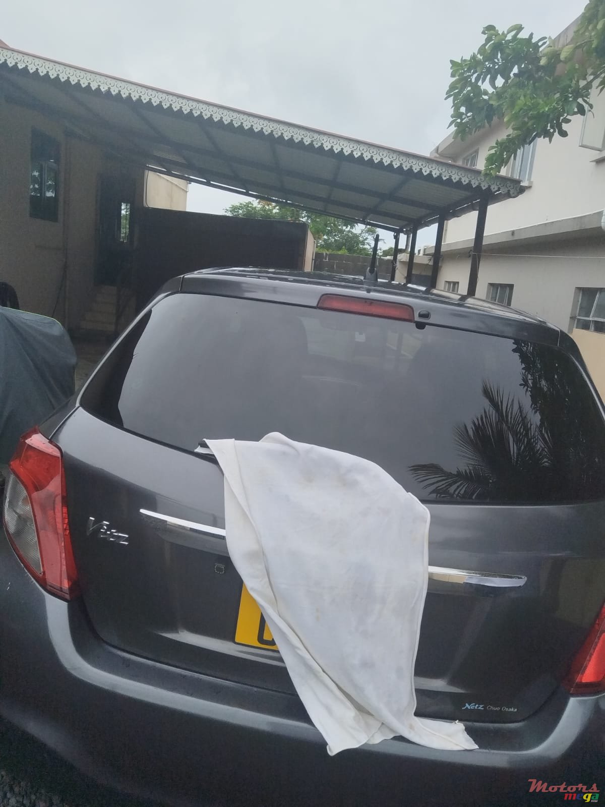 2012' Toyota Vitz photo #2