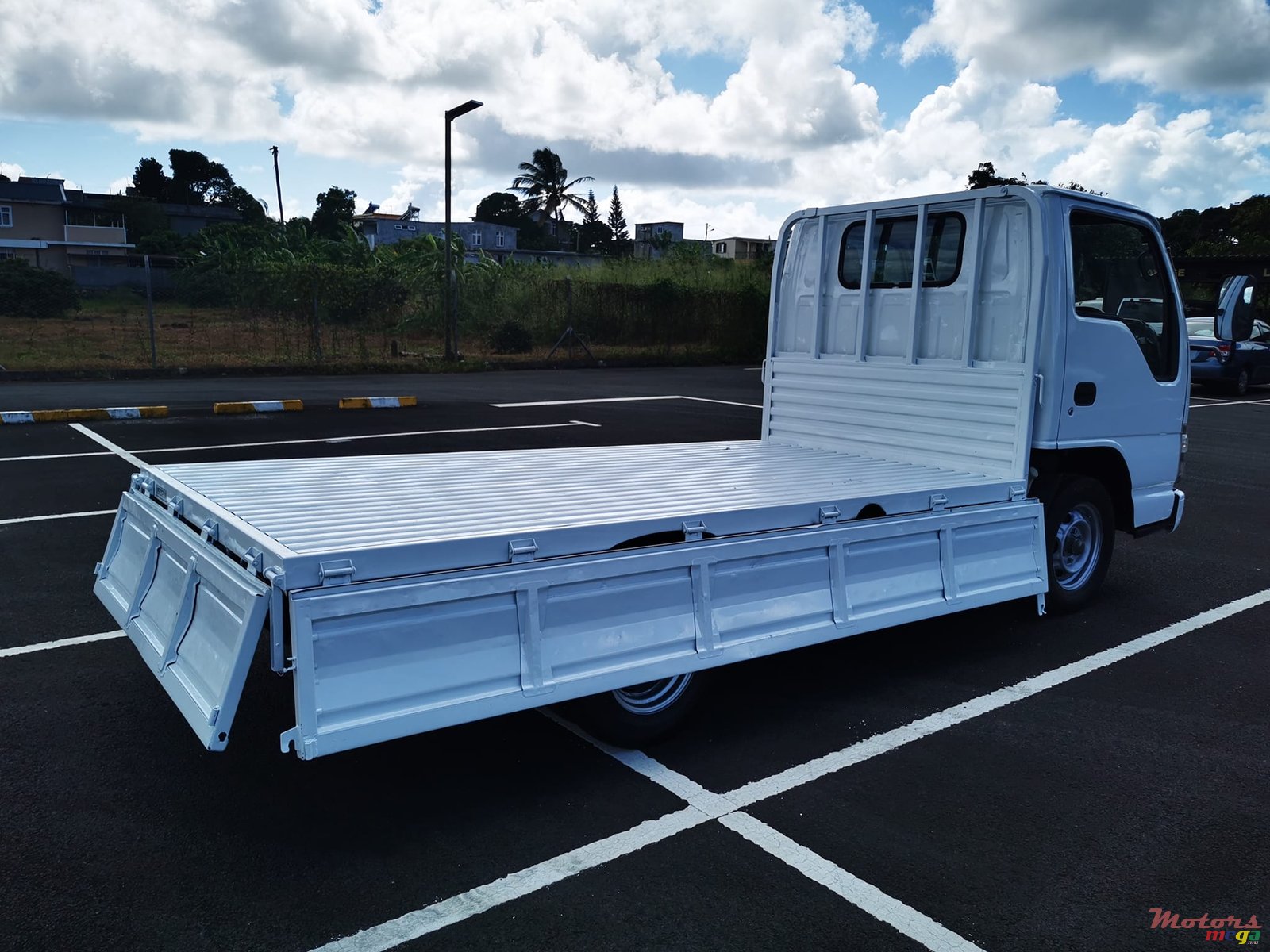 2015' Isuzu NHR 1.5T photo #3