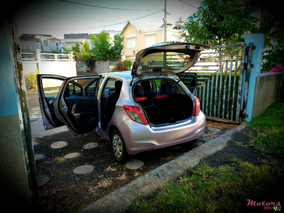 2011' Toyota Vitz photo #4