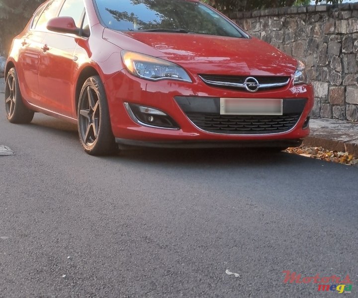 2014' Opel Astra J photo #4