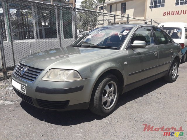 2005' Volkswagen Passat photo #1