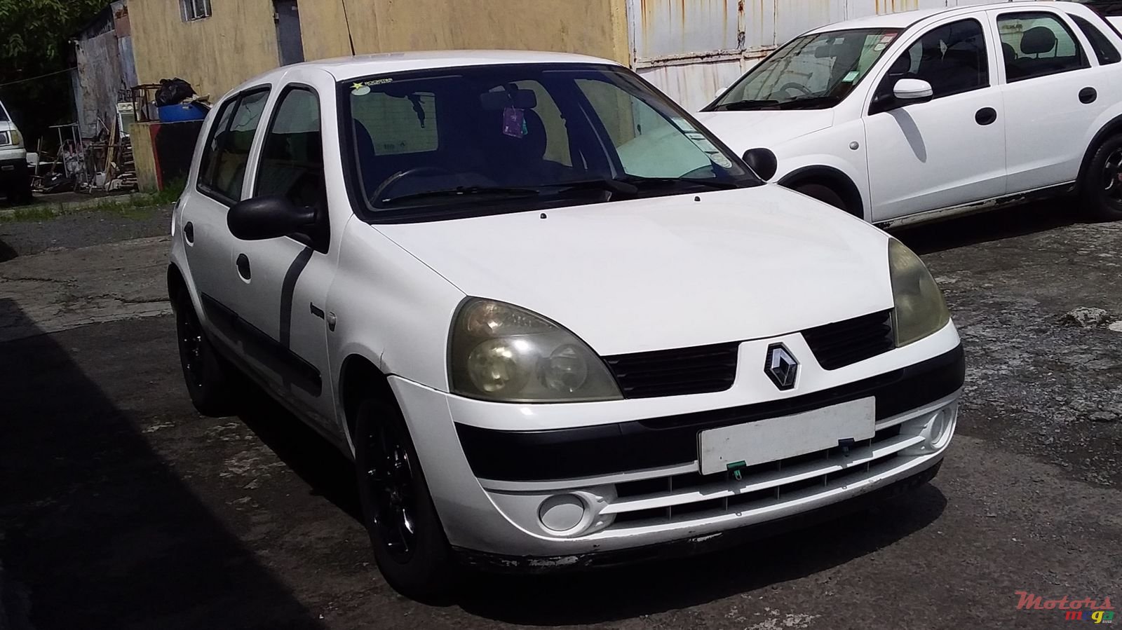 2004' Renault Clio photo #2