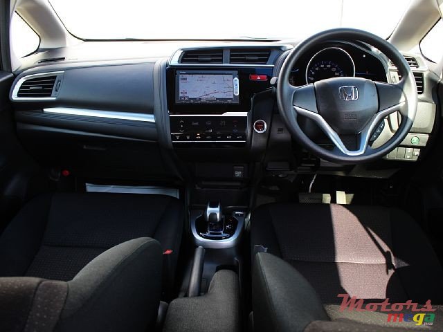 2015' Honda Fit Hybrid photo #4