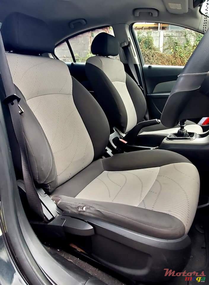 2012' Chevrolet Cruze photo #5