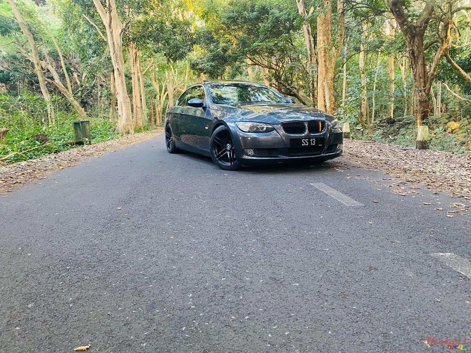 2007' BMW 3 Series Coupe photo #1