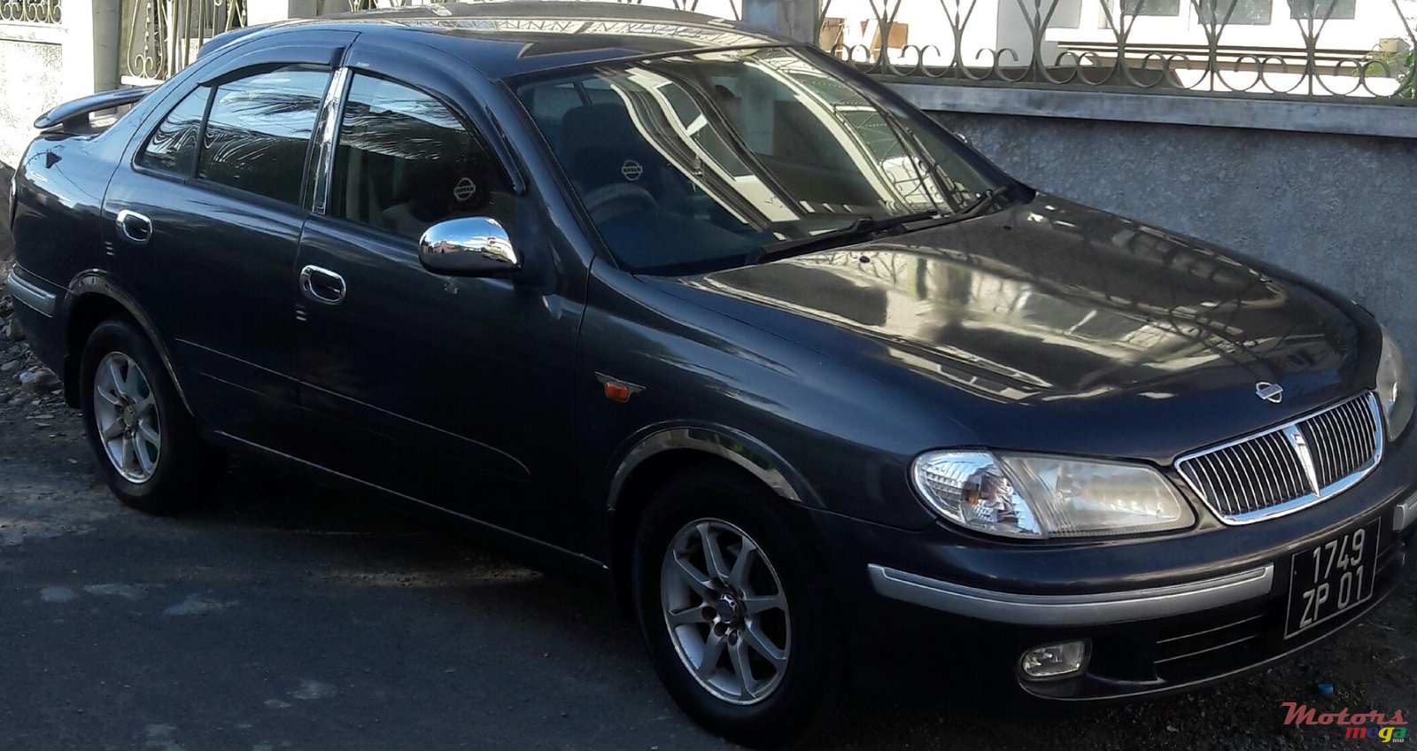 2001' Nissan photo #1