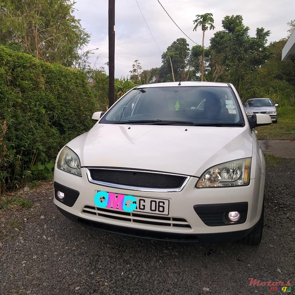 2006' Ford Focus HATCHBACK 1.4L photo #2