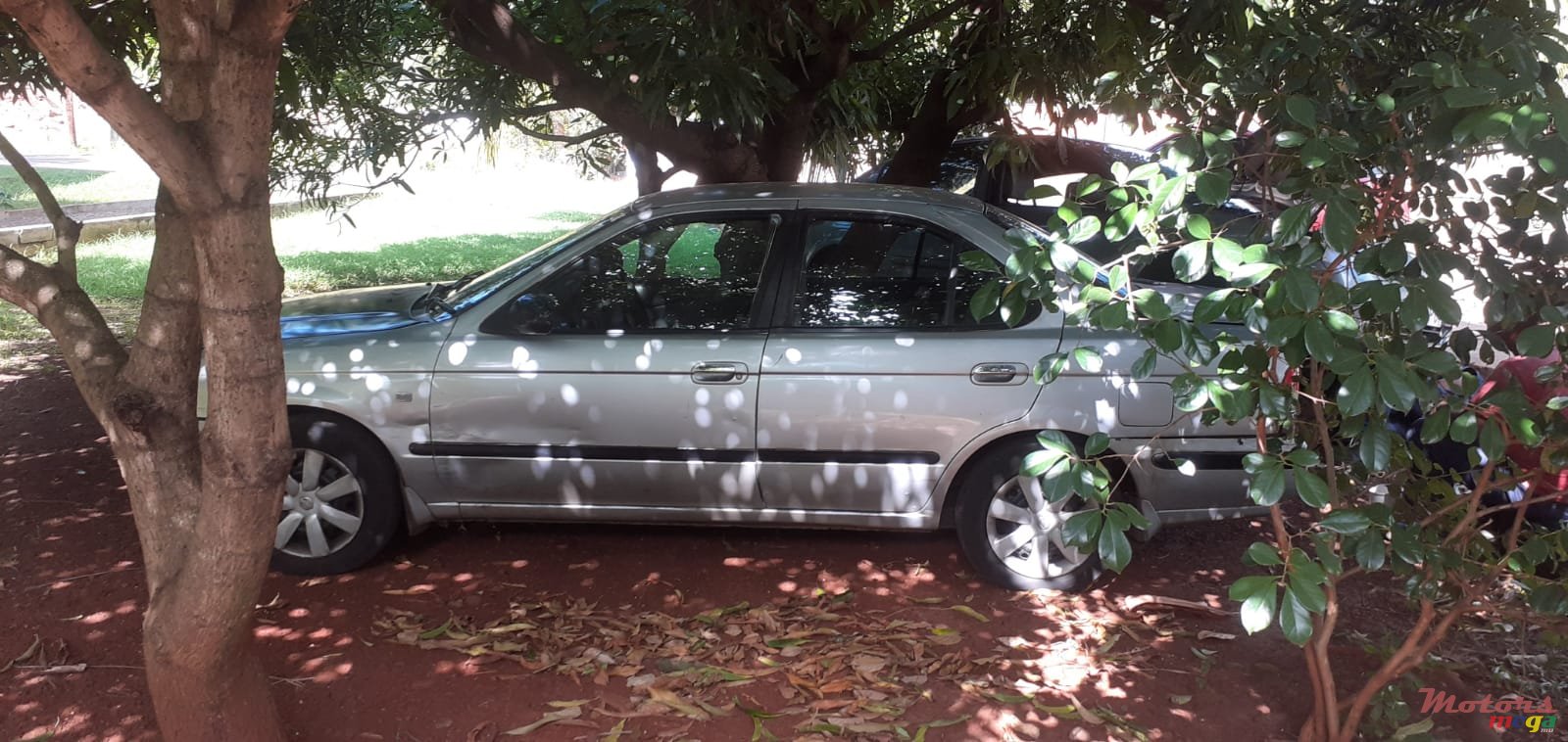 2000' Nissan Sunny photo #1